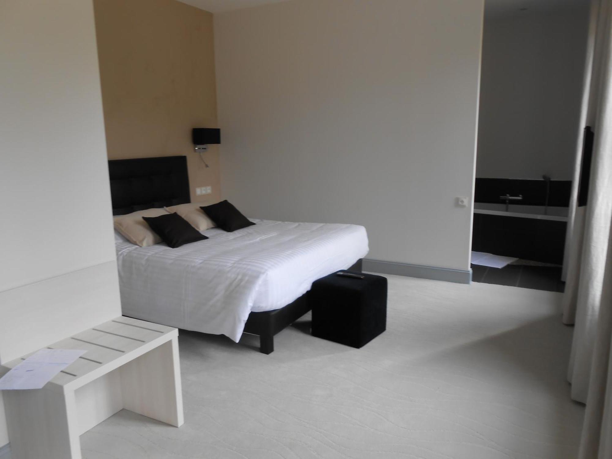 Logis- Hotel Spa Restaurant L'Epicurial Saint-Pey-de-Castets Room photo